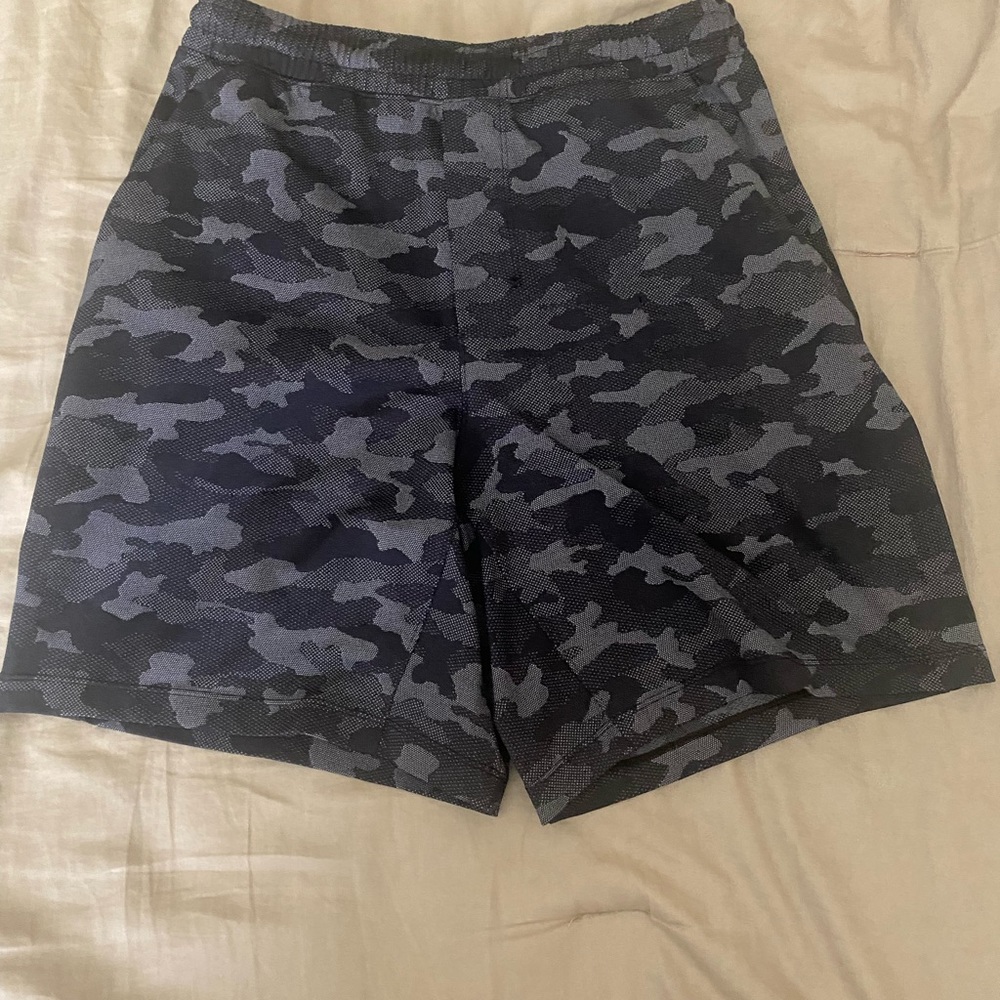 - Lululemon Men's Run Classic Fit Pace Breaker Shorts 7" Black Camo